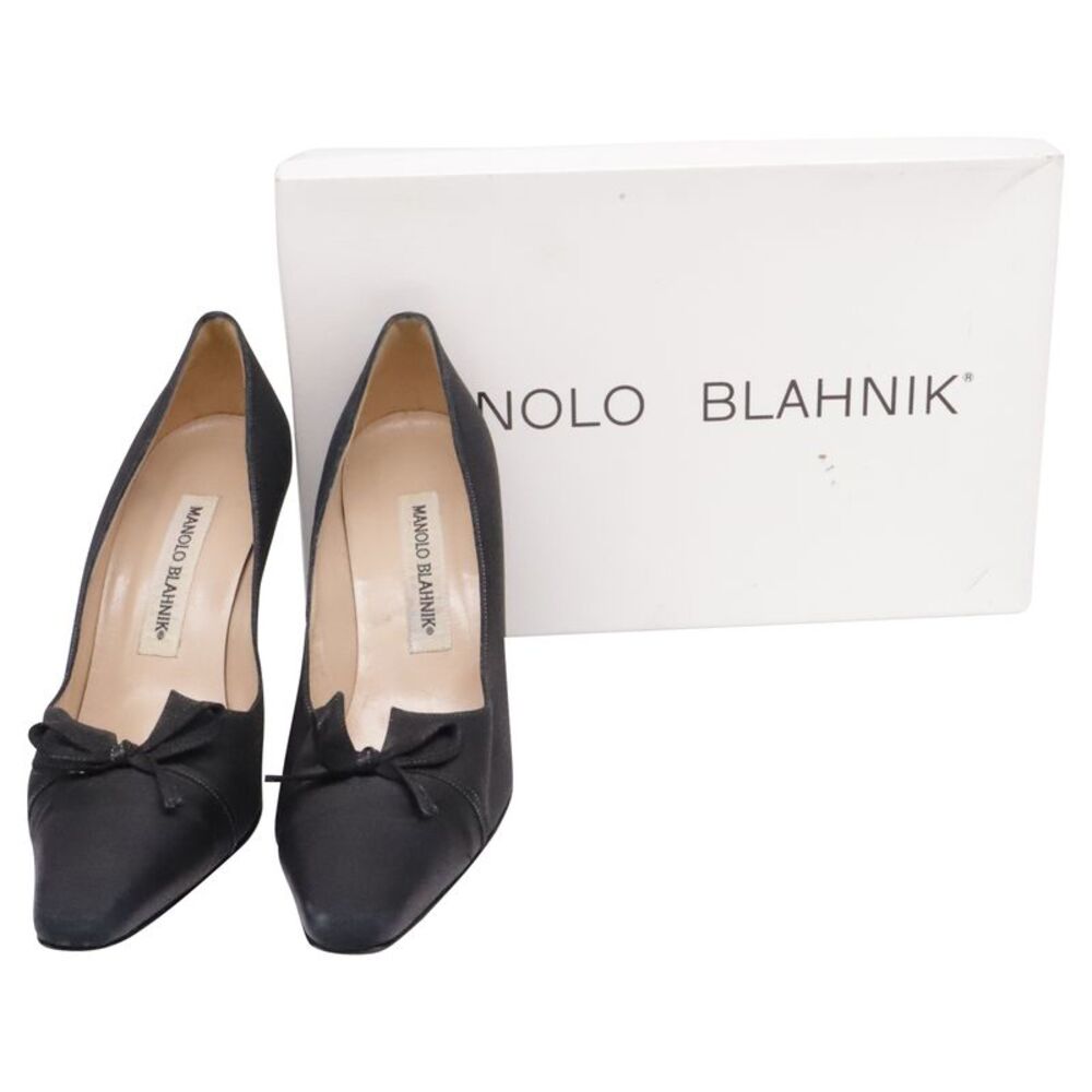 Manolo Blahnik Slingback Pumps in Black Leather